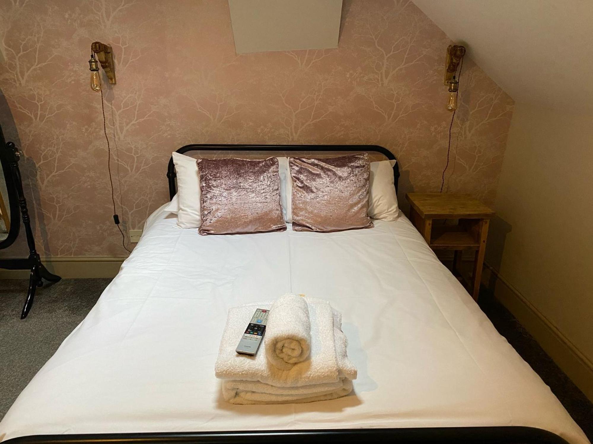 The Swan Taphouse Bed & Breakfast Айронбридж Екстериор снимка