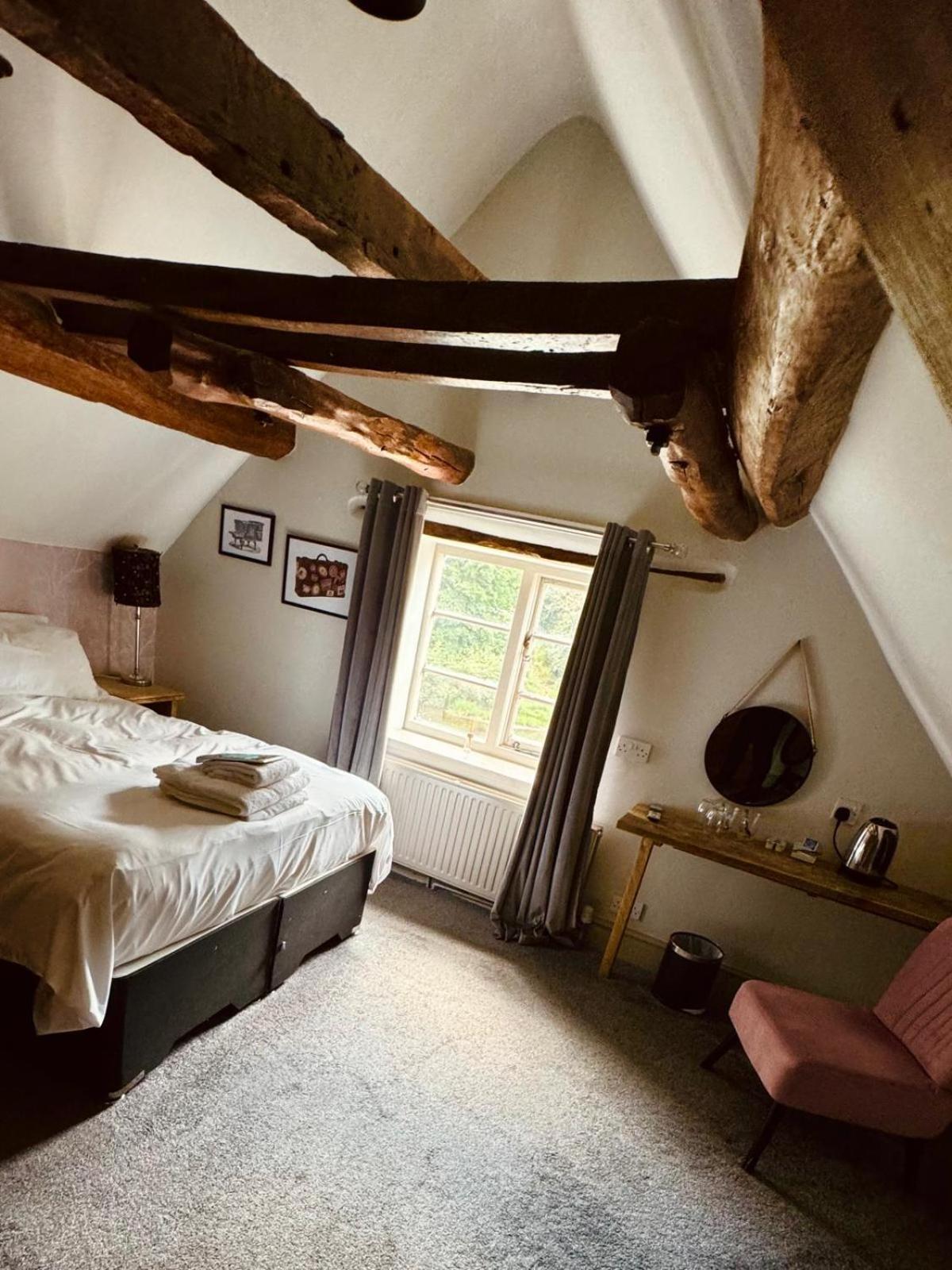 The Swan Taphouse Bed & Breakfast Айронбридж Екстериор снимка