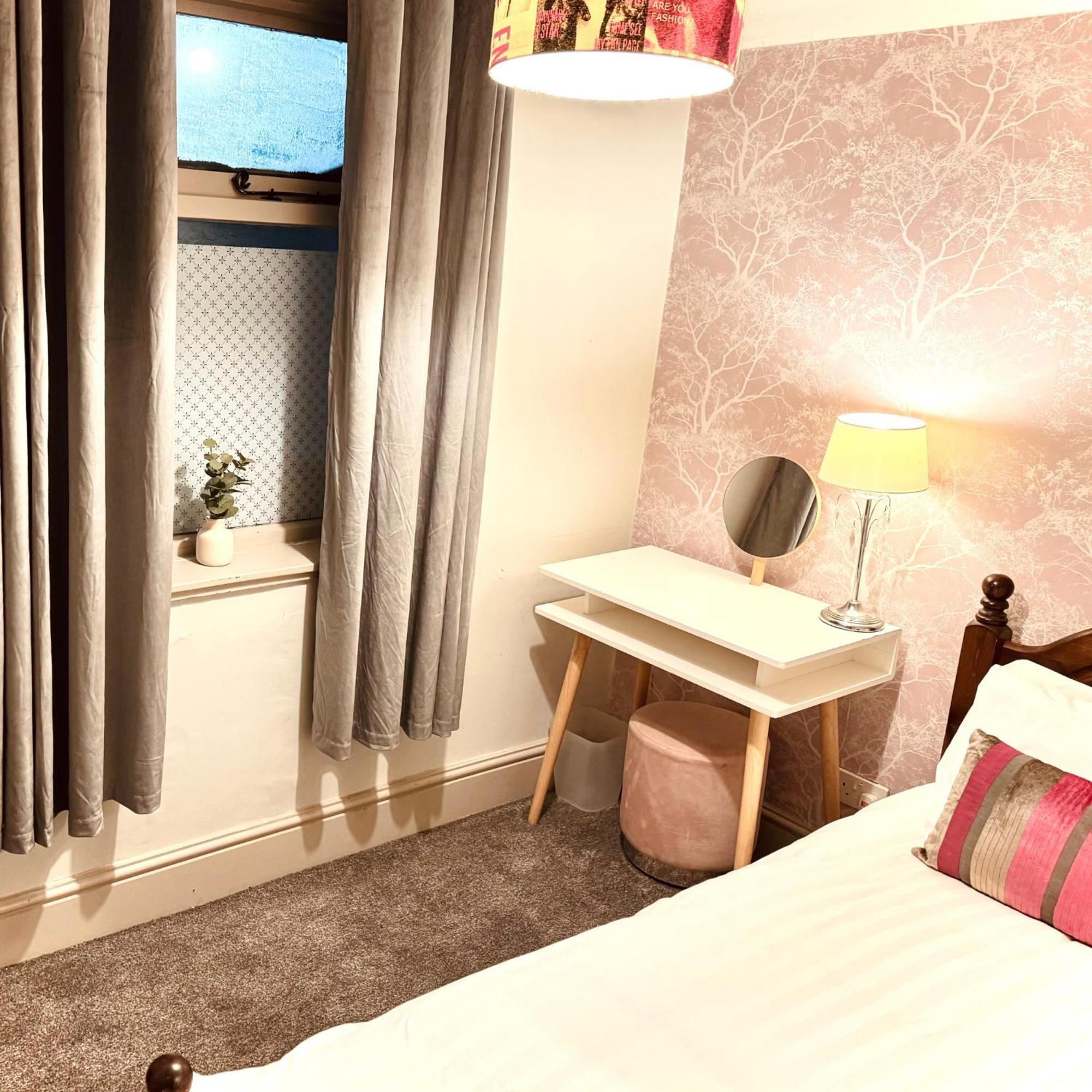 The Swan Taphouse Bed & Breakfast Айронбридж Екстериор снимка