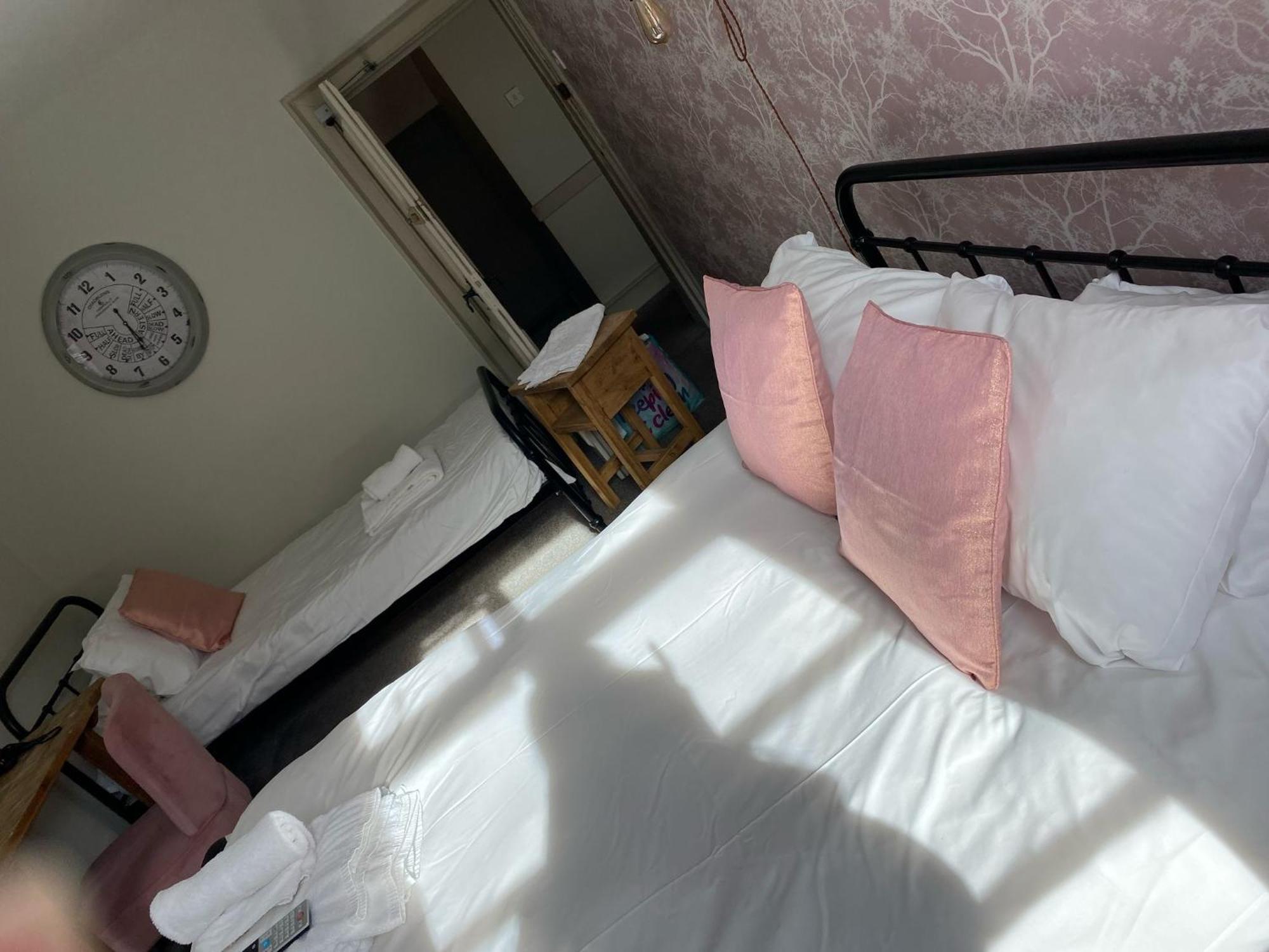The Swan Taphouse Bed & Breakfast Айронбридж Екстериор снимка